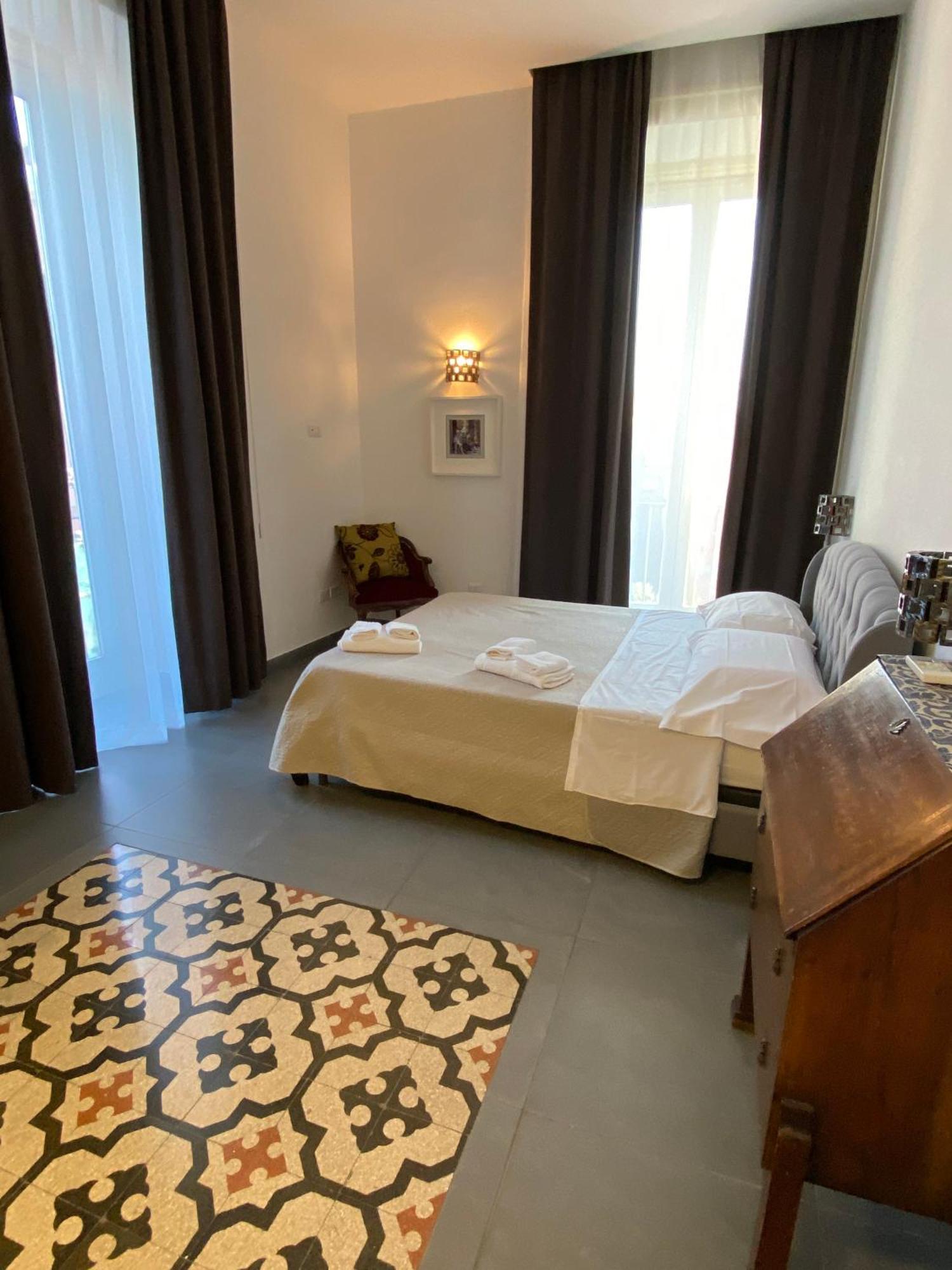 Janare - Rooms & Terrace Neapol Zewnętrze zdjęcie